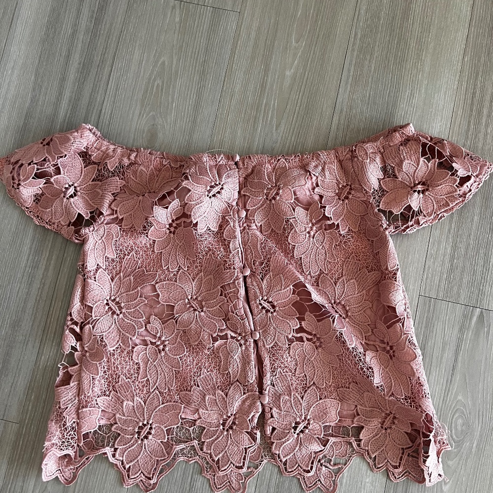 Pink lace off the shoulder shirt barely worn